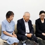 　気象庁長官との意見交換後、取材に応じる「山びこの会」のメンバー＝１０日午後、東京都港区