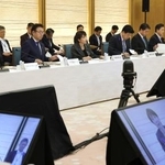 　首相官邸で開かれた創薬力向上のための官民協議会の会合＝１０日午後