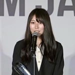 　優秀賞を受賞したスノーボード女子の村瀬心椛＝１１日、東京都千代田区