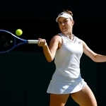　女子シングルス決勝でプレーするリンダ・ノスコバ＝ウィンブルドン（共同）