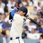 　ダイヤモンドバックス戦の４回、中前打を放つドジャース・大谷＝ロサンゼルス（共同）