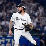 　７回、ロッテの代打山崎を見逃し三振に仕留め雄たけびを上げるオリックスのエスピノーザ＝ＺＯＺＯマリン
