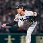 　７回に２番手で登板し、プロ初勝利を挙げた阪神・工藤＝甲子園