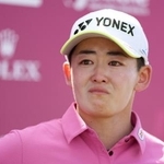 　インタビューで涙を見せる岩井明愛。通算１８アンダーで終えメジャー初優勝を１打差で逃した＝エビアン・リゾートＧＣ（共同）