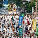 　「集団山笠見せ」で披露された舁き山笠＝１３日午後、福岡市