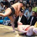 　豊昇龍がすくい投げで隆の勝を下す＝ＩＧアリーナ