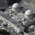 　関西電力大飯原発の３号機（右）、４号機＝福井県おおい町