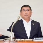 　記者会見する福岡県の中尾正幸県議＝１４日午後、福岡市