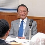 　新人議員研修会に出席した自民党の麻生副総裁＝１４日午後、東京・永田町の党本部