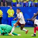 　フランス-スペイン　後半、チーム２点目のゴールを決め駆け出すスペインのポロ（中央）＝ダラス（共同）