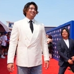 　大リーグのオールスターでレッドカーペットに登場したホワイトソックスの村上宗隆＝１４日、フィラデルフィア（ＡＰ＝共同）