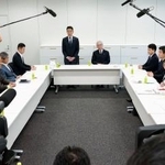 　国会で開かれた北陸新幹線の延伸ルートを再検討する与党整備委の会合＝１５日午前