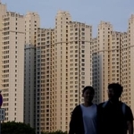 　中国山東省泰安市の高層マンション＝６月（共同）