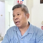 　取材に応じるミャンマーのパオ民族連邦評議会のクンミントゥン議長＝２日、タイ北部チェンマイ（共同）