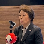 　定例記者会見をするＪＯＣの橋本聖子会長＝１６日、東京都新宿区