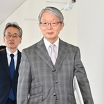 　プロ野球オーナー会議に臨む巨人の山口寿一オーナー＝１６日、東京都内のホテル