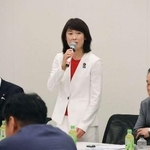 　超党派の水泳議員連盟の設立総会であいさつする丸川元五輪相＝１６日、国会
