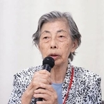 　記者会見する空襲連の河合節子さん＝１７日午後、厚労省