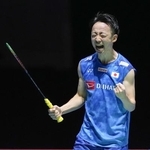 　男子シングルスで準決勝進出を決め、雄たけびを上げる田中湧士＝東京体育館
