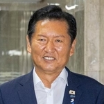 　韓国与党「共に民主党」の会合に向かう鄭清来前代表＝１４日、ソウル（聯合＝共同）