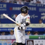 　３回ソフトバンク２死一、三塁、牧原大が左前に適時打を放つ＝ＺＯＺＯマリン