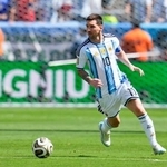 　スペイン-アルゼンチン　前半、攻め込むアルゼンチンのメッシ＝ニューヨーク（共同）