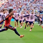 　スペイン-アルゼンチン　延長後半、決勝ゴールを決め、喜ぶスペインのトレス（左手前）＝ニューヨーク（共同）