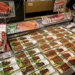 　イオンのウナギ売り場＝６月、東京都品川区　　　　