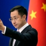 　記者会見する中国外務省の林剣副報道局長＝２１日、北京（共同）