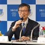 　記者会見する「ポル・メド・テック」の三輪玄二郎社長＝２１日午後、神奈川県鎌倉市の湘南鎌倉総合病院
