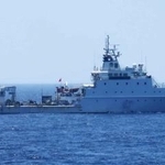 　沖縄県・尖閣諸島沖のＥＥＺで活動する中国の海洋調査船＝２１日（第１１管区海上保安本部提供）