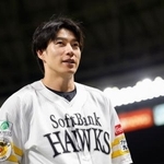 　オールスター戦のプラスワン投票で選出され、取材に応じるソフトバンク・柳田＝２２日、みずほペイペイドーム