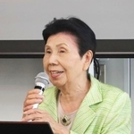 　愛知県立大で講演する袴田巌さんの姉ひで子さん＝２２日午後、長久手市