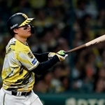 　８回阪神１死三塁、森下が決勝の右犠飛を放つ＝甲子園