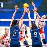 　ブラジル戦でスパイクを放つ日本の石川（右）＝マカオ（Ｖｏｌｌｅｙｂａｌｌ　Ｗｏｒｌｄ提供）