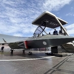 　ファンボロー国際航空ショーで展示された日英伊による次期戦闘機の模型＝２０日、英南部ファンボロー（共同）