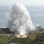 　鹿児島県の種子島宇宙センターで行われた小型固体燃料ロケット「イプシロンＳ」のエンジン燃焼試験＝２３日午前（ＪＡＸＡ提供）