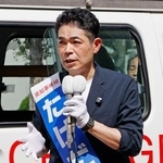 　演説する武田良介氏＝２３日午前、長野市