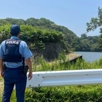 　「２人が転落している」と１１０番があった和歌山市梅原のため池＝２３日午後