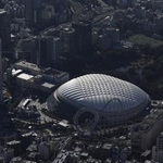 　東京都文京区の東京ドーム（中央）