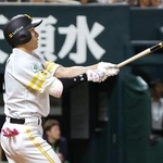 　９回ソフトバンク１死満塁、代打柳田が中越えにサヨナラ打を放つ＝みずほペイペイドーム