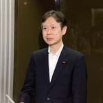 　国交省で報道陣の取材に応じるＪＲ東海の丹羽俊介社長＝２４日午前