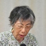 　記者会見する空襲連の河合節子さん＝２４日午後、厚労省
