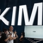 　中国ムーンショットＡＩの「Ｋｉｍｉ」を紹介する展示会のブース＝２０日、上海（ゲッティ＝共同）