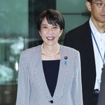 　首相官邸に入る高市首相＝２４日