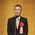 　日本ミステリー文学大賞を受賞した東野圭吾さん＝２０２５年３月、東京都千代田区