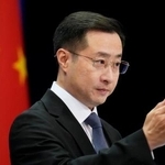　記者会見する中国外務省の林剣副報道局長＝２７日、北京（共同）