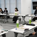 　最低賃金の２０２６年度改定額の目安を決める審議会の小委員会＝２８日午前、東京都港区