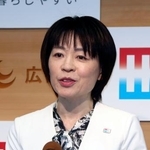 　記者会見する広島県の横田美香知事＝２８日午前、広島県庁