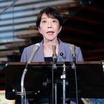 　熊本県で震度７を観測した地震を受け、記者団の取材に応じる高市首相＝２８日午後５時５０分、首相官邸